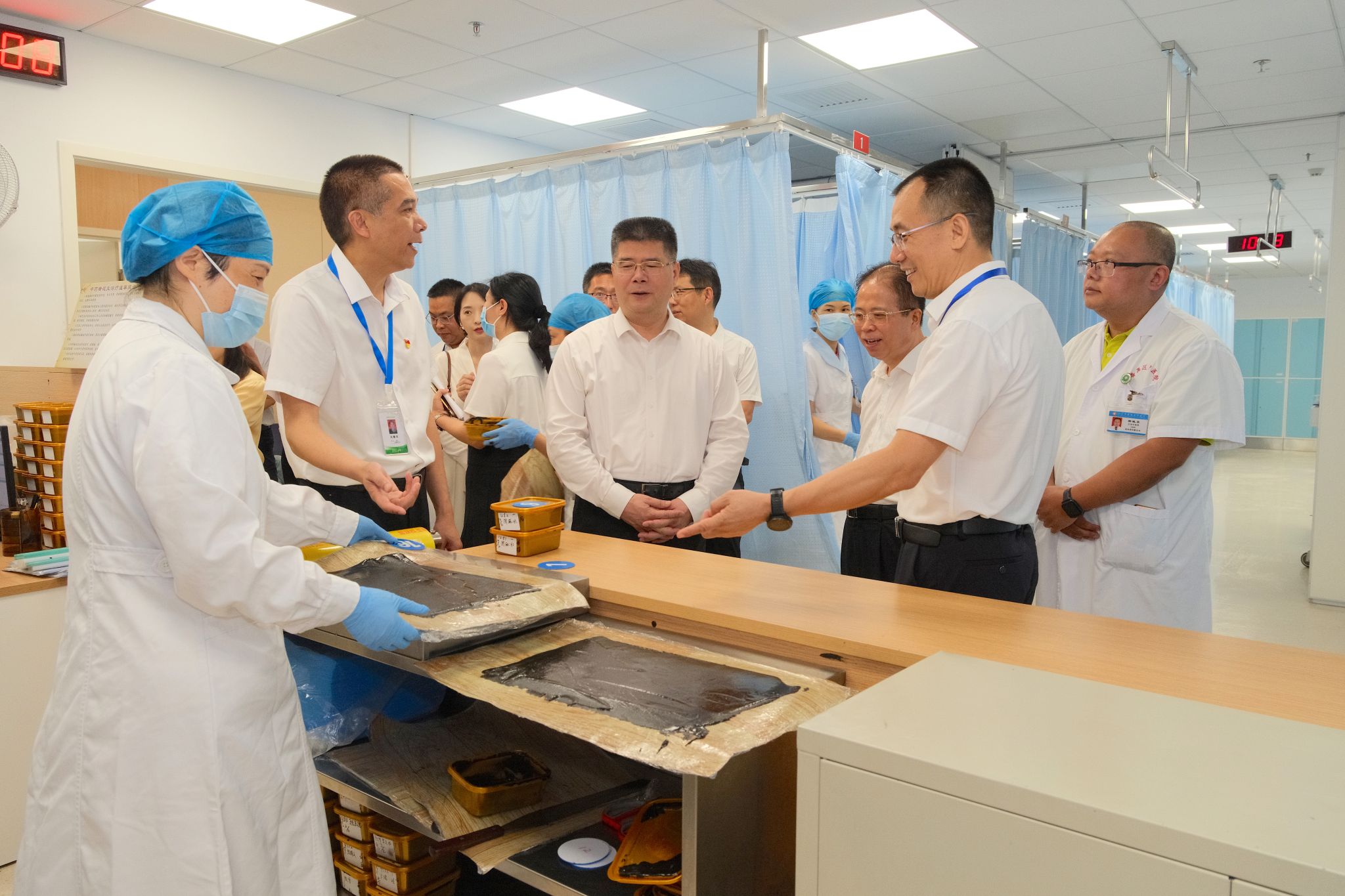 beat365唯一官网与番禺区共商校政合作共建番禺区中医院