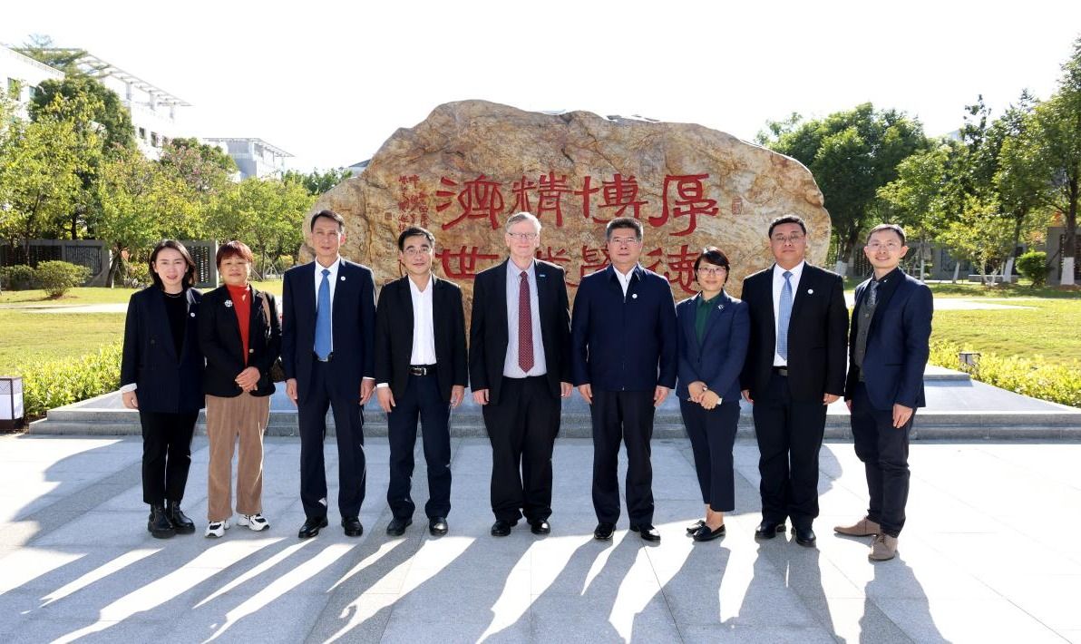 世界卫生组织整合医疗服务司司长鲁迪·埃格斯一行访问beat365唯一官网