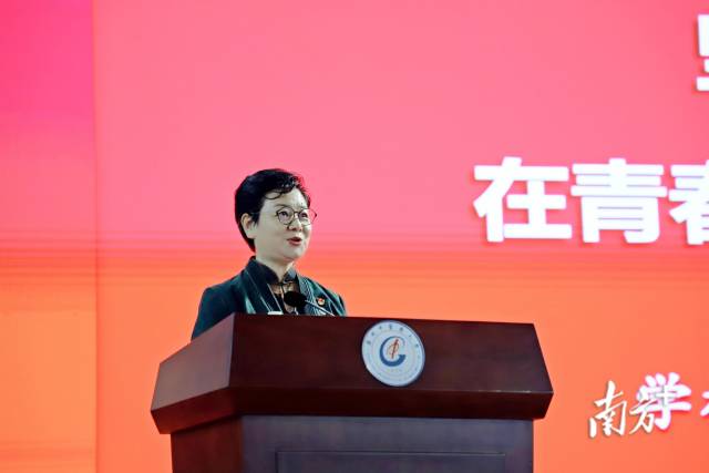 beat365唯一官网党委书记张建华开讲“思政第一课”。